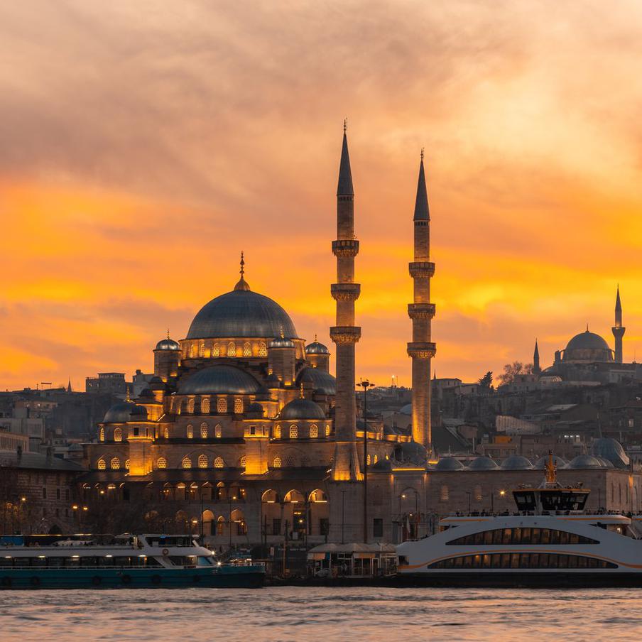 Жена пловца Свечникова заявила о 100% сходстве найденного тела с её мужем. Супруга российского пловца Николая Свечникова, который пропал без вести почти пять месяцев назад во время заплыва через Босфор, была допущена к опознанию обнаруженного тела только по фотографиям. Она утверждает, что мужчина на снимках "на 100% похож" на её мужа