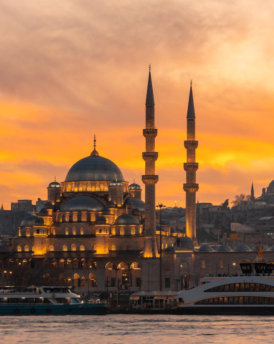 Жена пловца Свечникова заявила о 100% сходстве найденного тела с её мужем. Супруга российского пловца Николая Свечникова, который пропал без вести почти пять месяцев назад во время заплыва через Босфор, была допущена к опознанию обнаруженного тела только по фотографиям. Она утверждает, что мужчина на снимках "на 100% похож" на её мужа