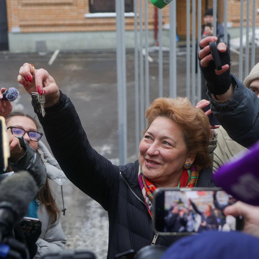 Приставы прекратили исполнительное производство о выселении Ларисы Долиной. В базе данных Федеральной службы судебных приставов (ФССП) отсутствует информация об исполнительном производстве, связанном с принудительным выселением народной артистки России Ларисы Долиной из жилого помещения в столичном районе Хамовники