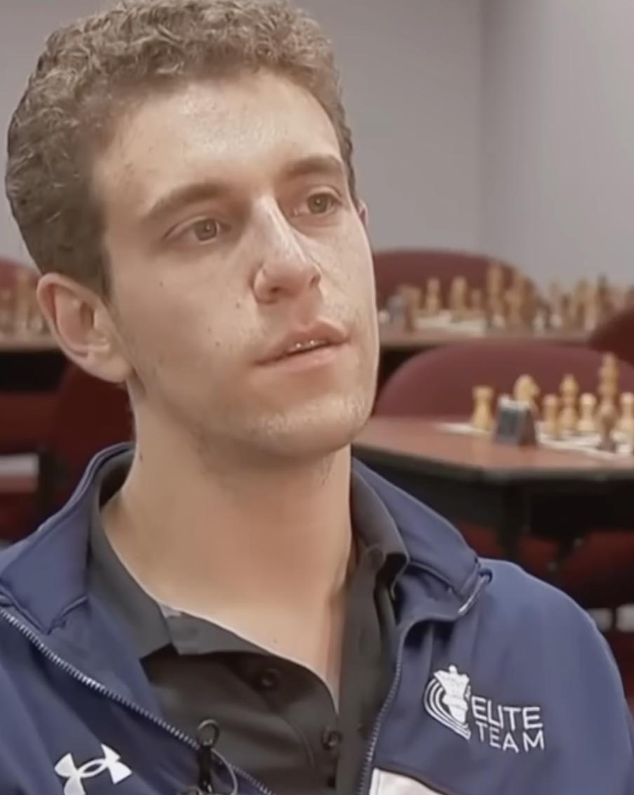 Cтала известна причина смерти 29-летнего гроссмейстера Даниэля Народицкого. Судмедэксперты в США завершили токсикологическую экспертизу после гибели известного шахматиста. В официальных документах указано сочетание нескольких веществ, приведшее к смертельному отравлению