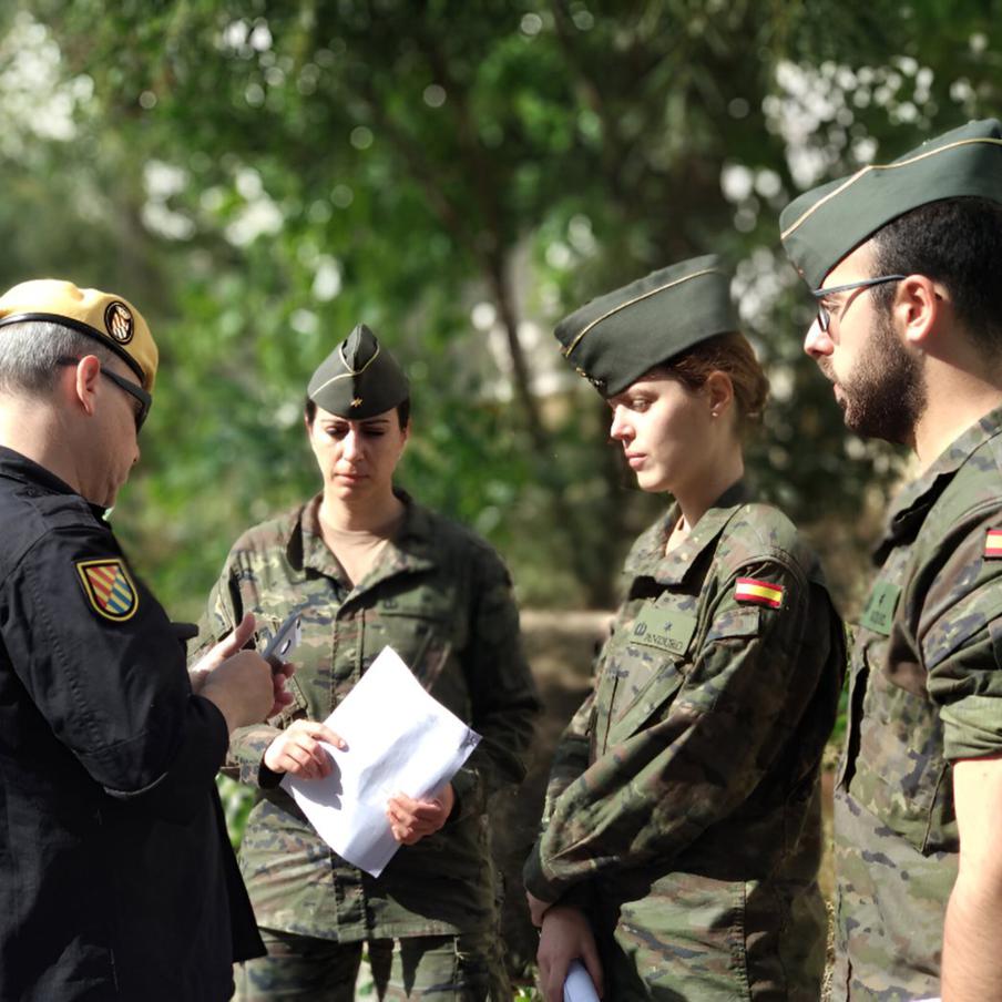 Глава МИД Испании выступил за создание "коалиции желающих" для защиты ЕС. Министр иностранных дел Испании Хосе Мануэль Альбарес предложил создать "коалицию заинтересованных сторон" для обеспечения безопасности Европы