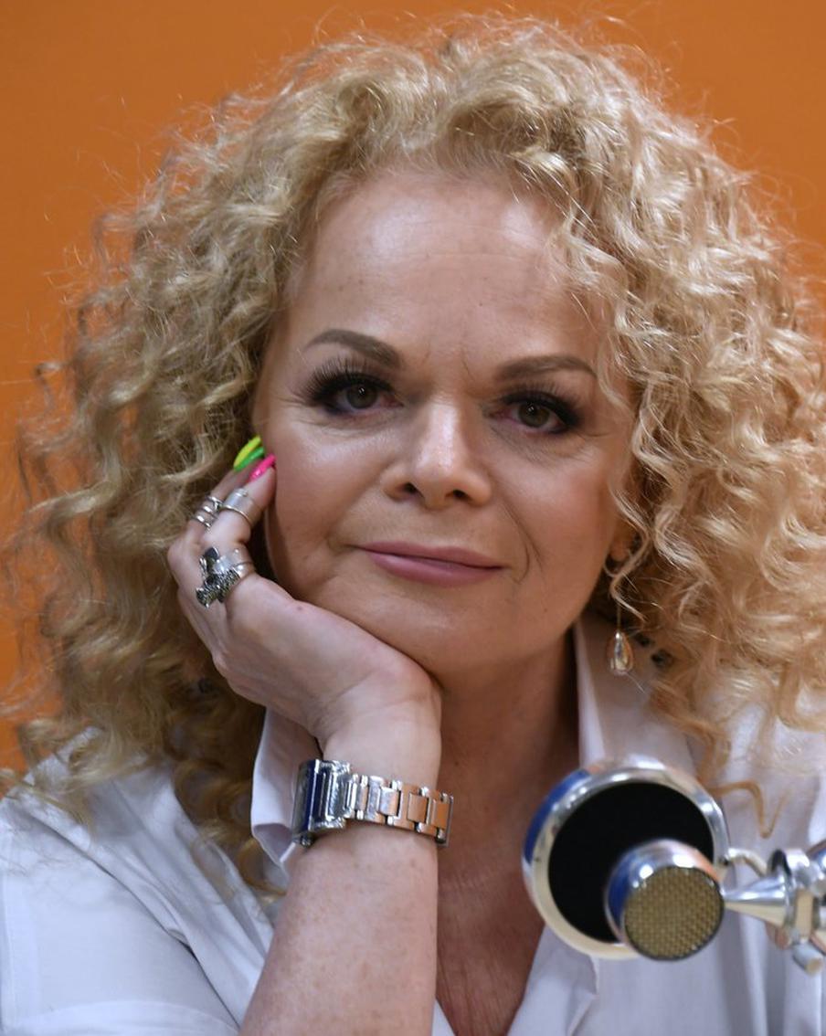 Лариса Долина обратилась к поклонникам после передачи квартиры Полине Лурье