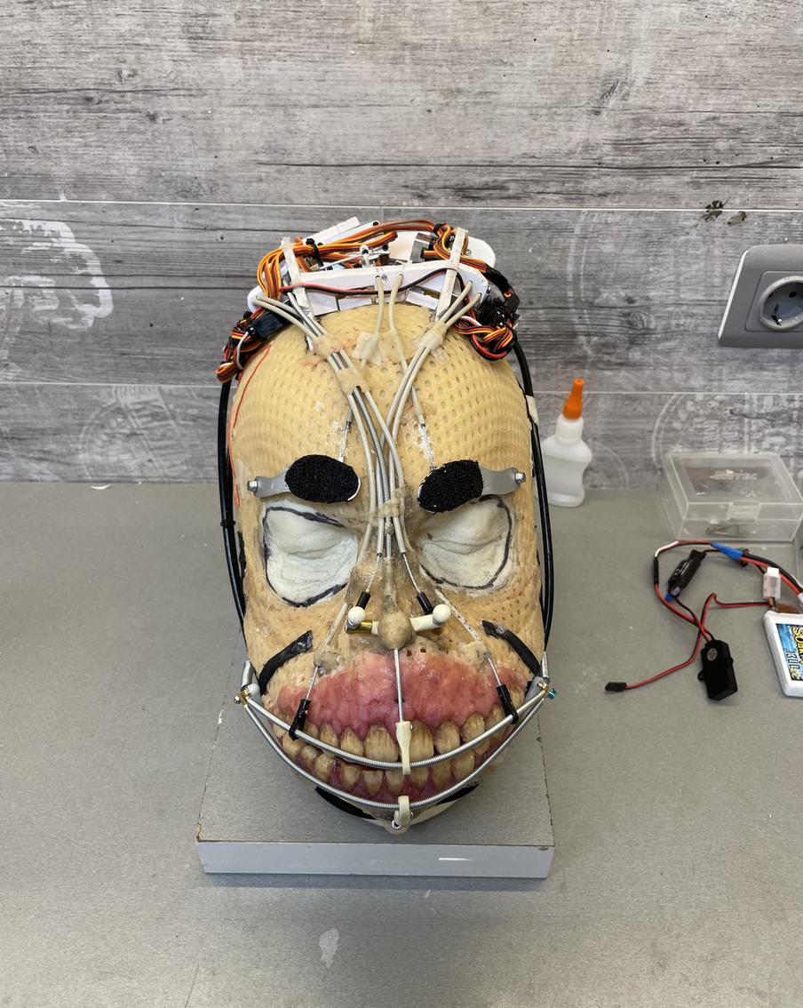 Так маска снежного чеовека выглядела внутри.