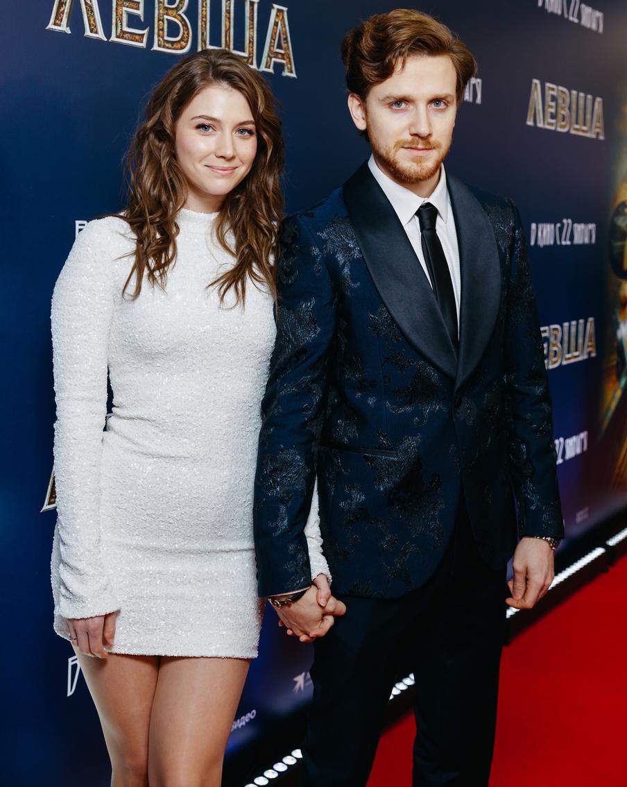 Фёдор Федотов с актрисой Тиной Стойилкович на премьере фильма "Левша".