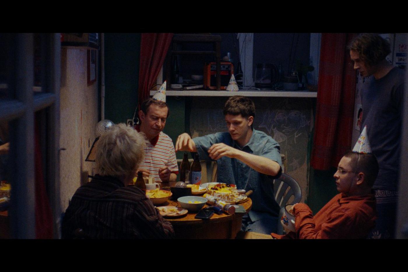 Герои фильма "Здесь был Юра" поздравляют Юру с днём рождения.