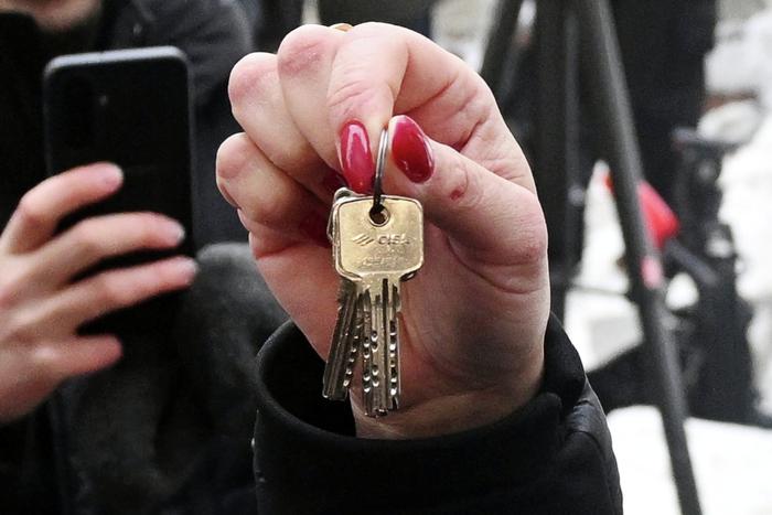 "Встречать с хлебом-солью": бывшие соседи Ларисы Долиной готовятся к заселению Полины Лурье