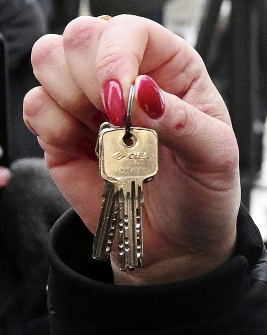 "Встречать с хлебом-солью": бывшие соседи Ларисы Долиной готовятся к заселению Полины Лурье