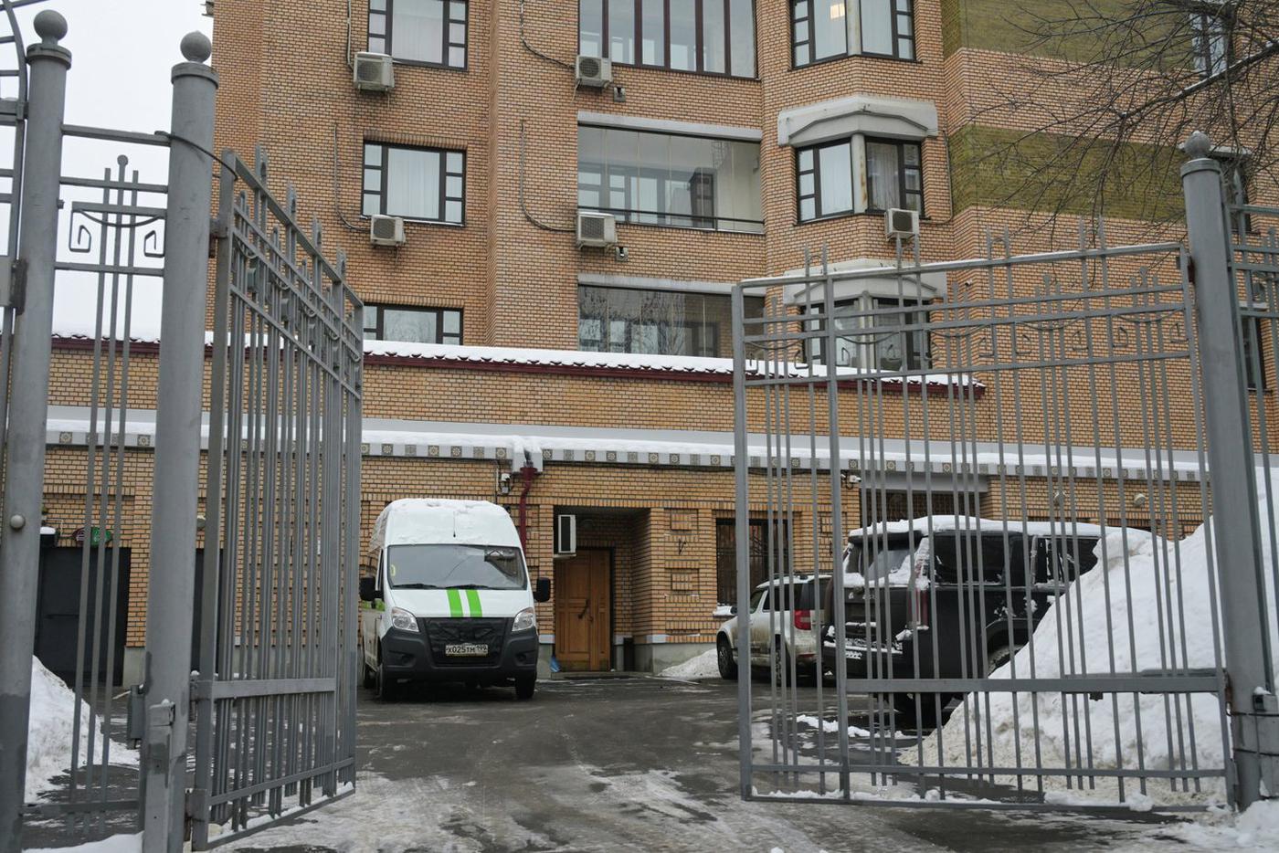 Двор дома, где купила квартиру Полина Лурье.