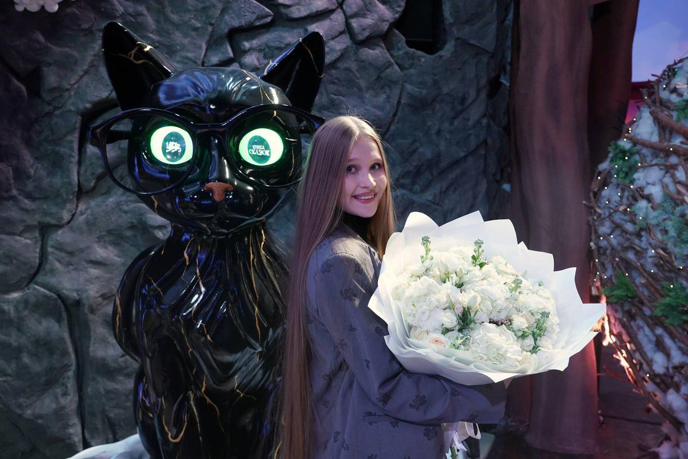 Хотя Виктория любит ходить с распущенными волосами, под каждое событие она всегда тщательно продумывает свою прическу.