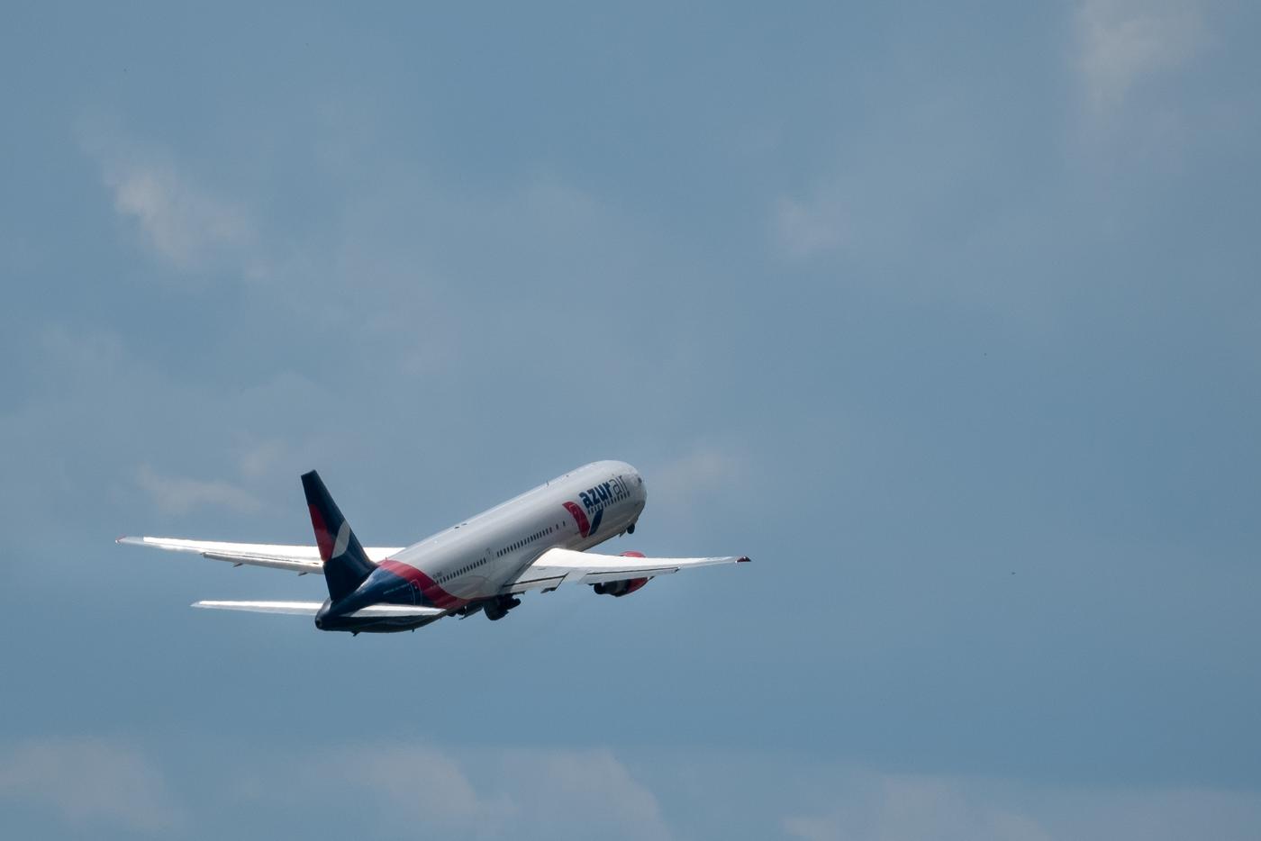 Самолёт Пхукет – Барнаул подал тревожный сигнал 7700 и готовится к посадке