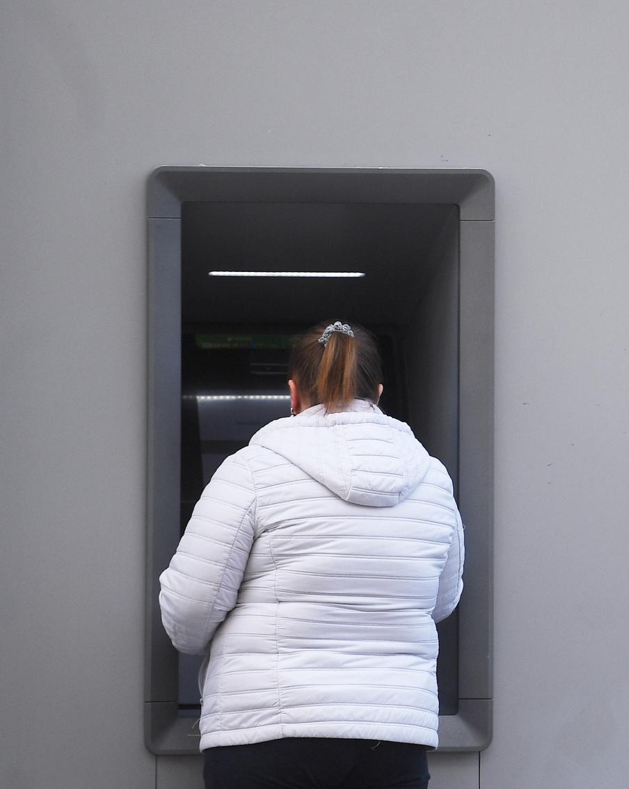 Что делать, если банк заблокировал счёт или карту: советы экспертов