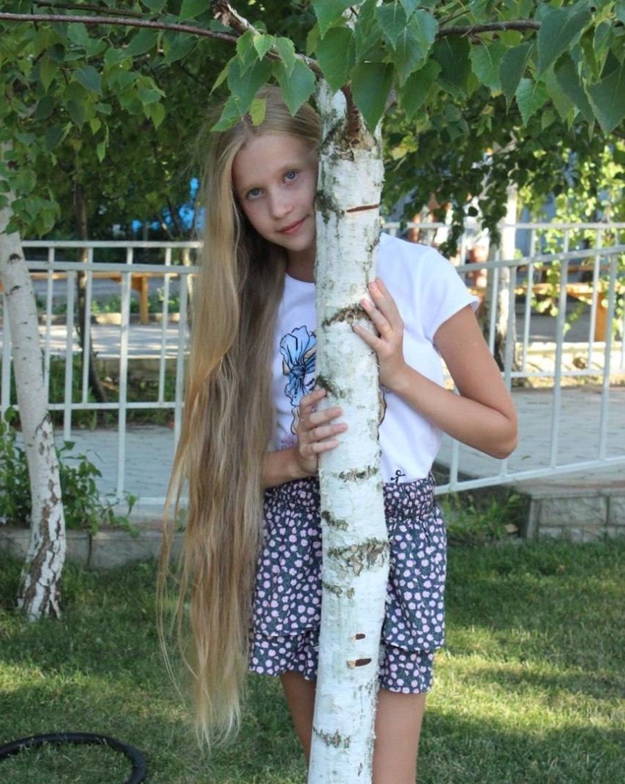 На этом снимке Виктории 12 лет – волосы уже роскошные