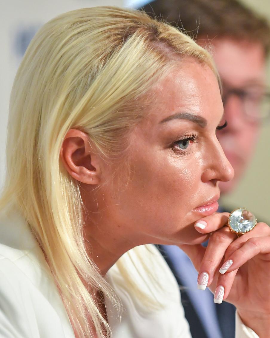 Анастасии Волочковой грозит суд из-за долгов по коммунальным платежам. Из-за неуплаты оказанных коммунальных услуг в расположенной в центре столицы квартиры балерине может грозить серьёзное судебное разбирательство. Сумма задолженности превышает 120 тысяч рублей