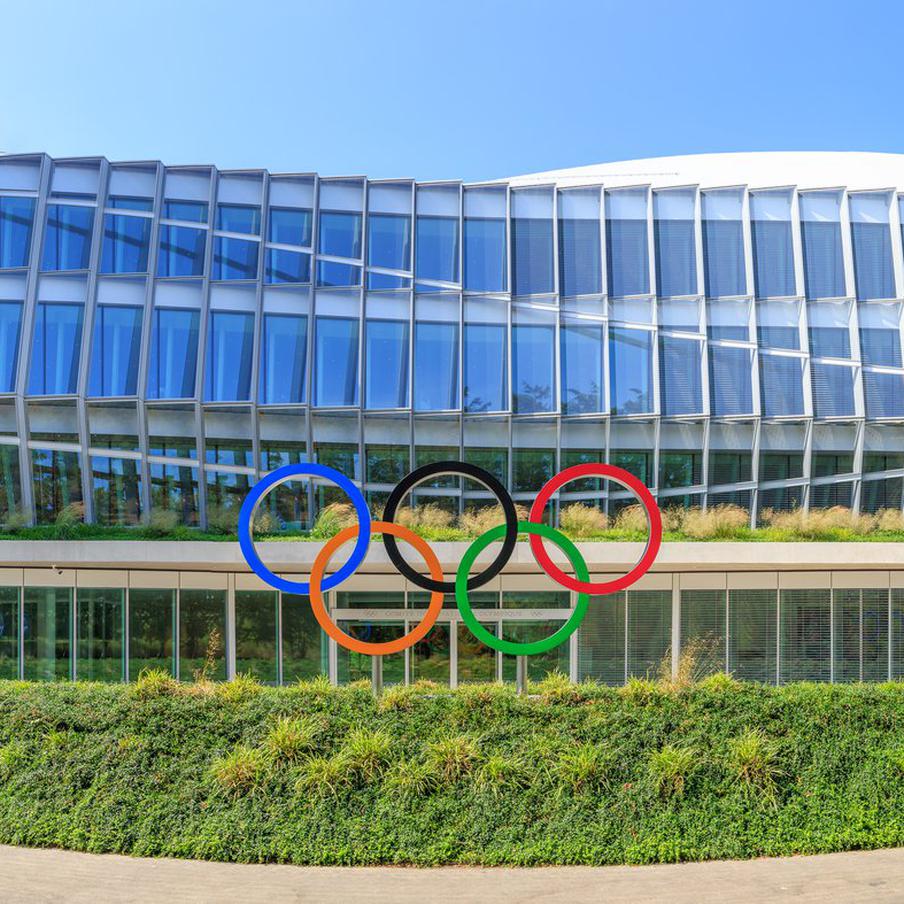 Российским олимпийцам запретили участвовать в церемонии открытия Олимпиады-2026. Международный олимпийский комитет (МОК) не допустил российских спортсменов до участия в церемонии открытия Олимпиады-2026 в Италии. Причины подобного решения не уточняются