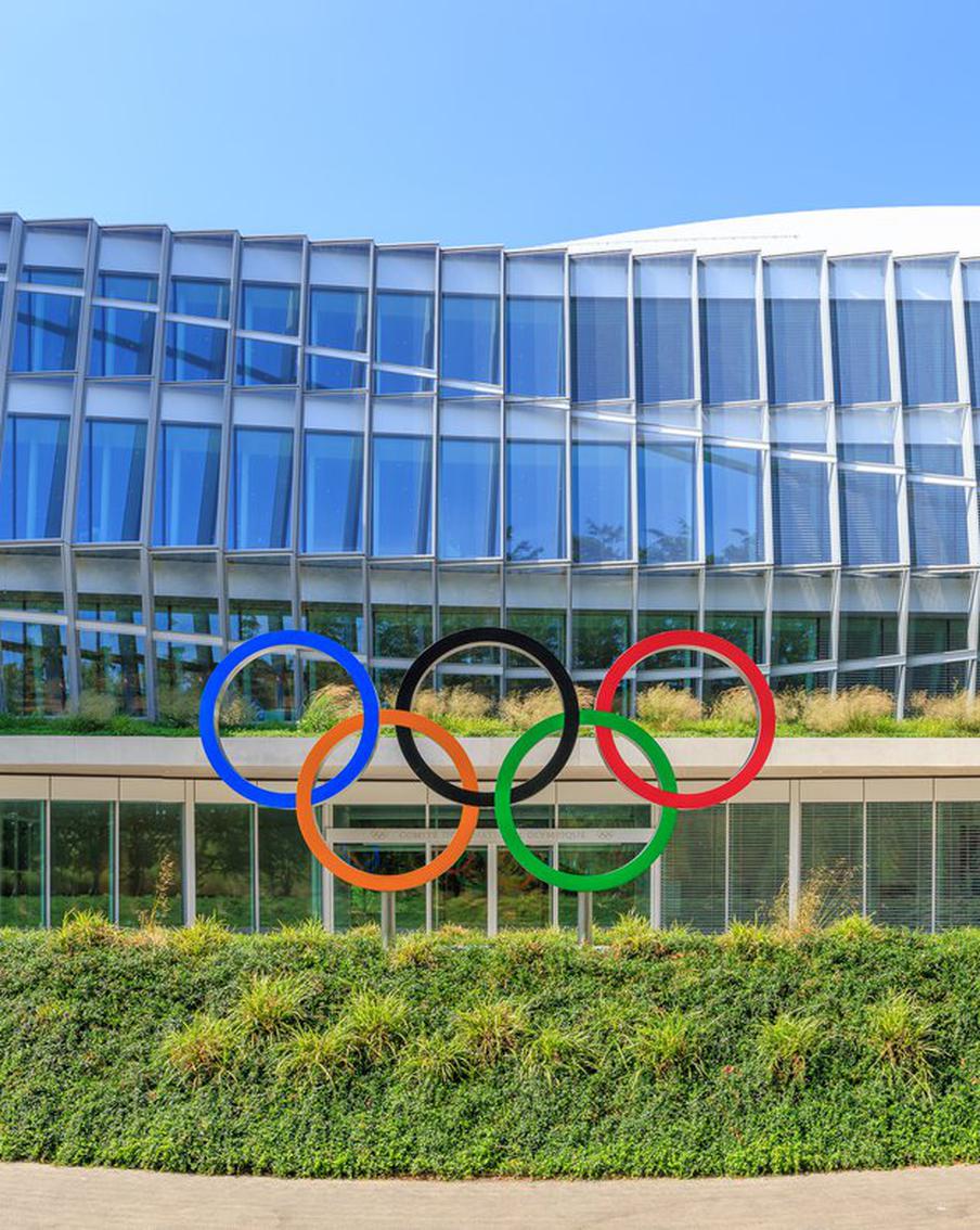 Российским олимпийцам запретили участвовать в церемонии открытия Олимпиады-2026. Международный олимпийский комитет (МОК) не допустил российских спортсменов до участия в церемонии открытия Олимпиады-2026 в Италии. Причины подобного решения не уточняются