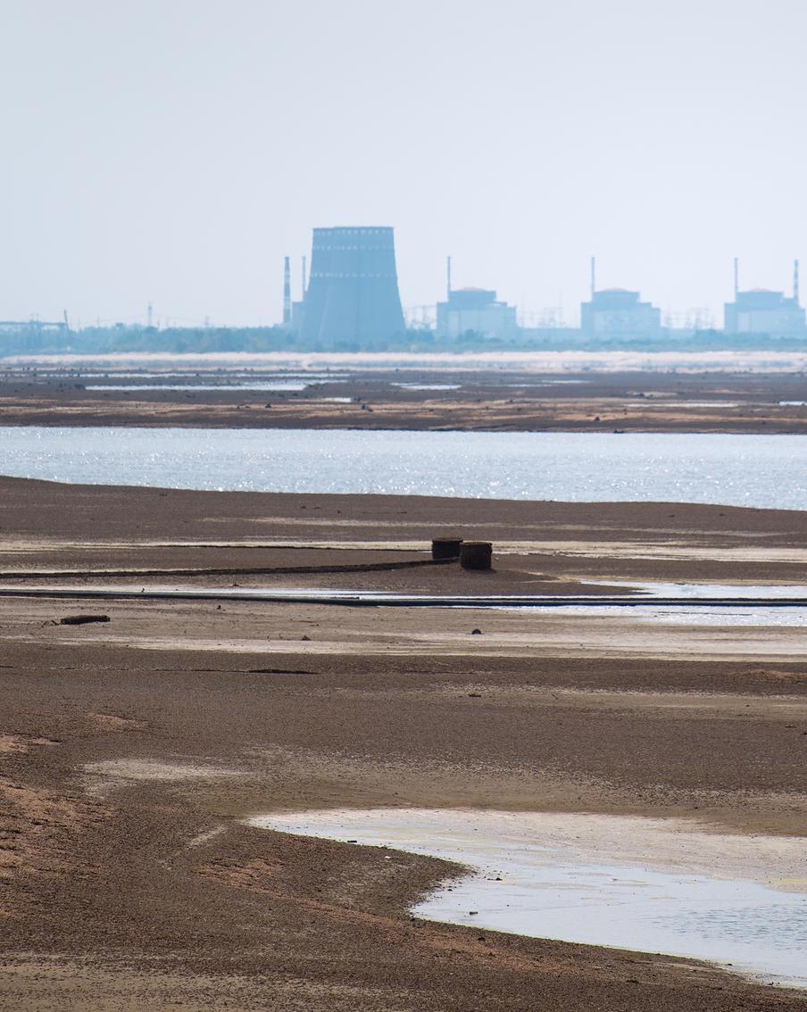 Россия на переговорах в ОАЭ предложила Украине совместное управление ЗАЭС. На прошедших трёхсторонних переговорах в Абу-Даби представители российской делегации предложили украинской стороне совместное управление Запорожской АЭС. При этом США в этом процессе участвовать не будут