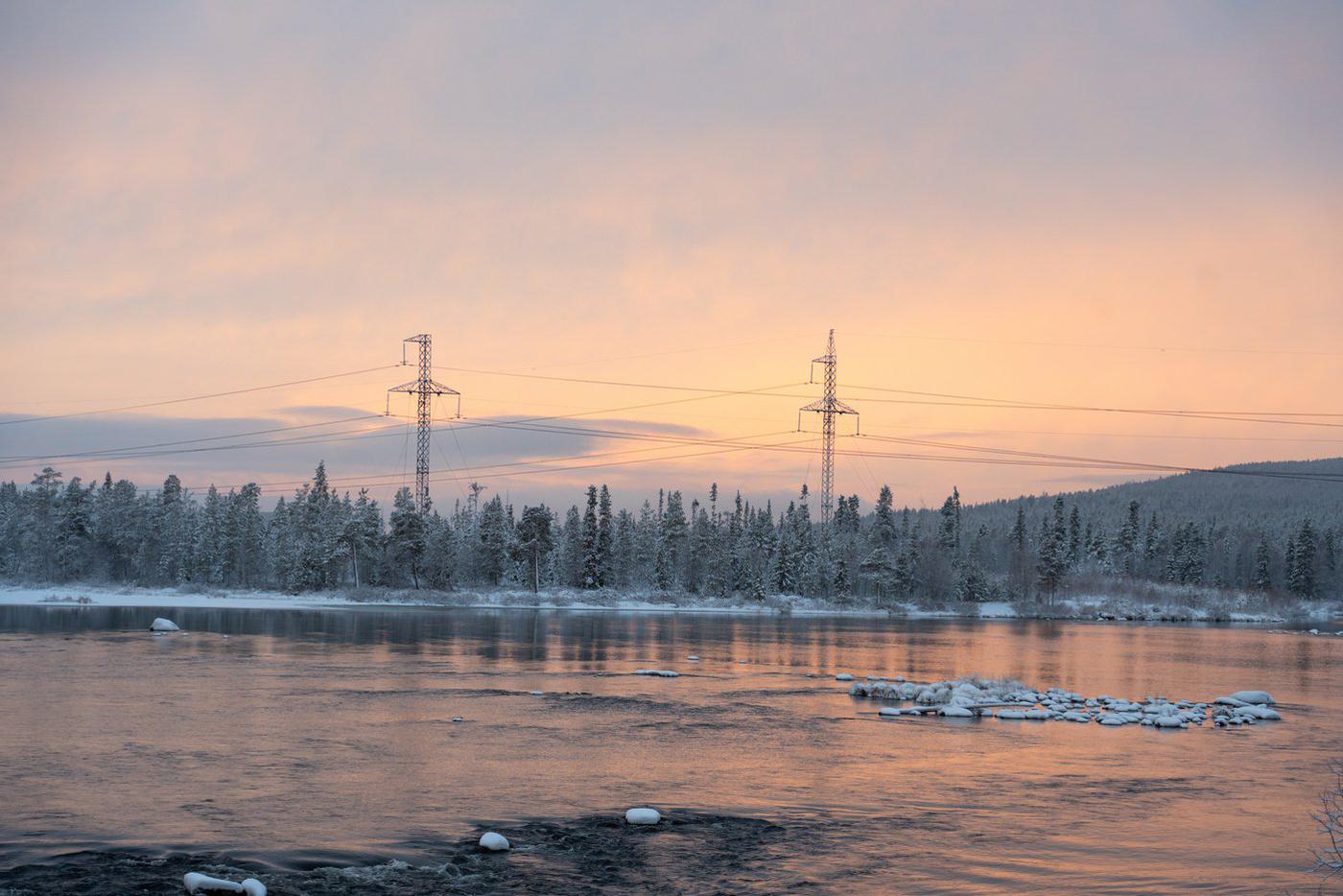 В Мурманской области назвали возможную причину блэкаутов в двух городах региона