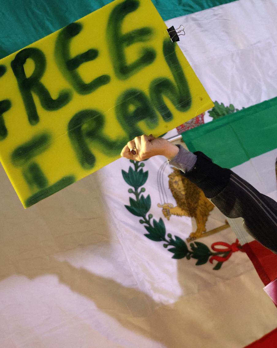 Около 30 тысяч человек могли погибнуть в Иране за два протестных дня. В ходе антиправительственных протестов 8 и 9 января могли погибнуть около 30 тысяч человек. При этом точное количество жертв идущих с конца декабря протестов неизвестно