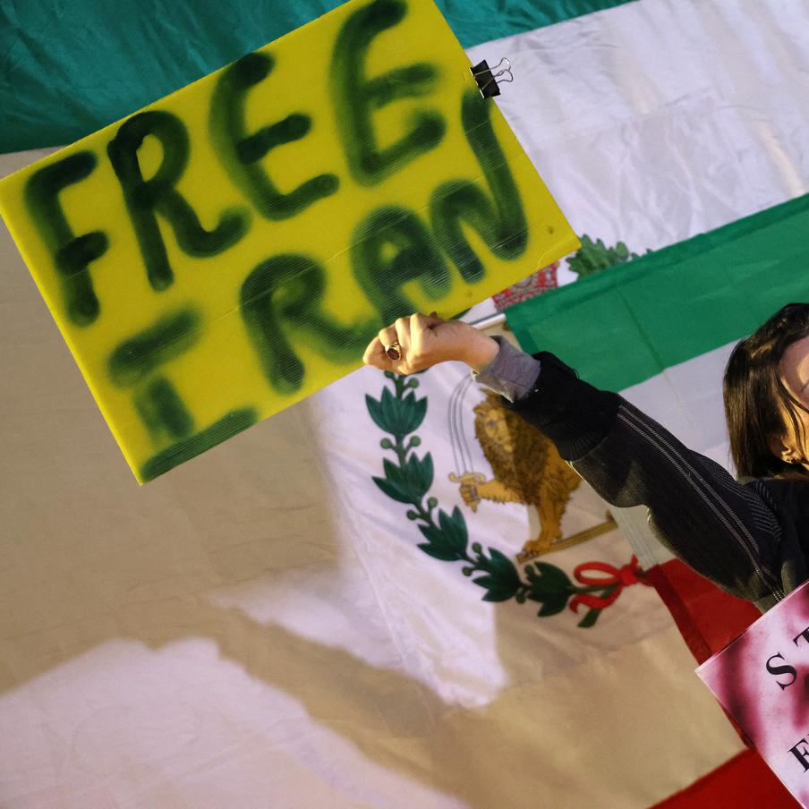 Около 30 тысяч человек могли погибнуть в Иране за два протестных дня. В ходе антиправительственных протестов 8 и 9 января могли погибнуть около 30 тысяч человек. При этом точное количество жертв идущих с конца декабря протестов неизвестно