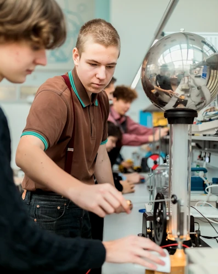 В колледжах Москвы студентов начали учить квантовым коммуникациям и разработке компьютерных игр