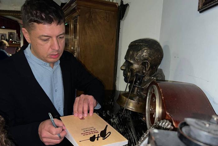 "Попробуй сказать, что любишь Россию": режиссёр разбил машину после травли