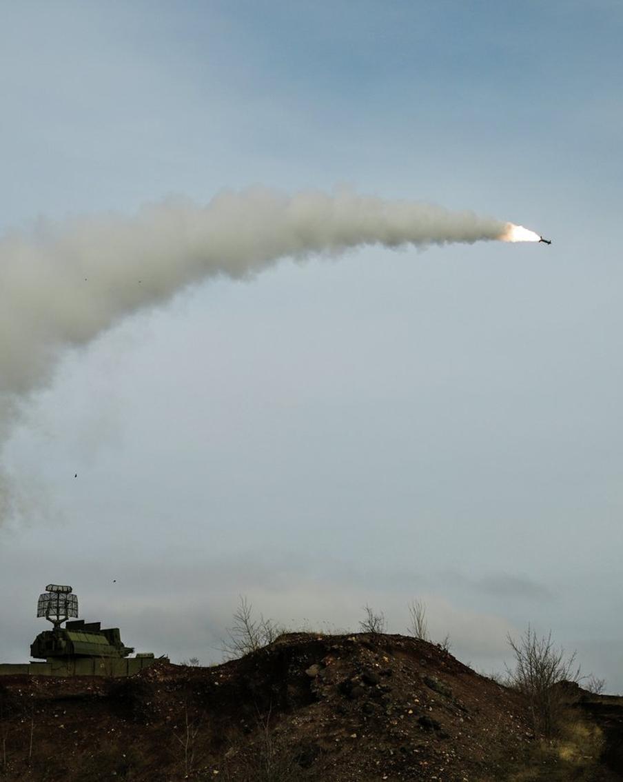 Над Россией за ночь уничтожили 40 беспилотников. С 23:00 25 января до 07:00 26 января средства противовоздушной обороны успешно перехватили и уничтожили 40 украинских беспилотных летательных аппаратов. Самый интенсивный воздушный налёт был зафиксирован над Краснодарским краем, где были сбиты 34 беспилотника