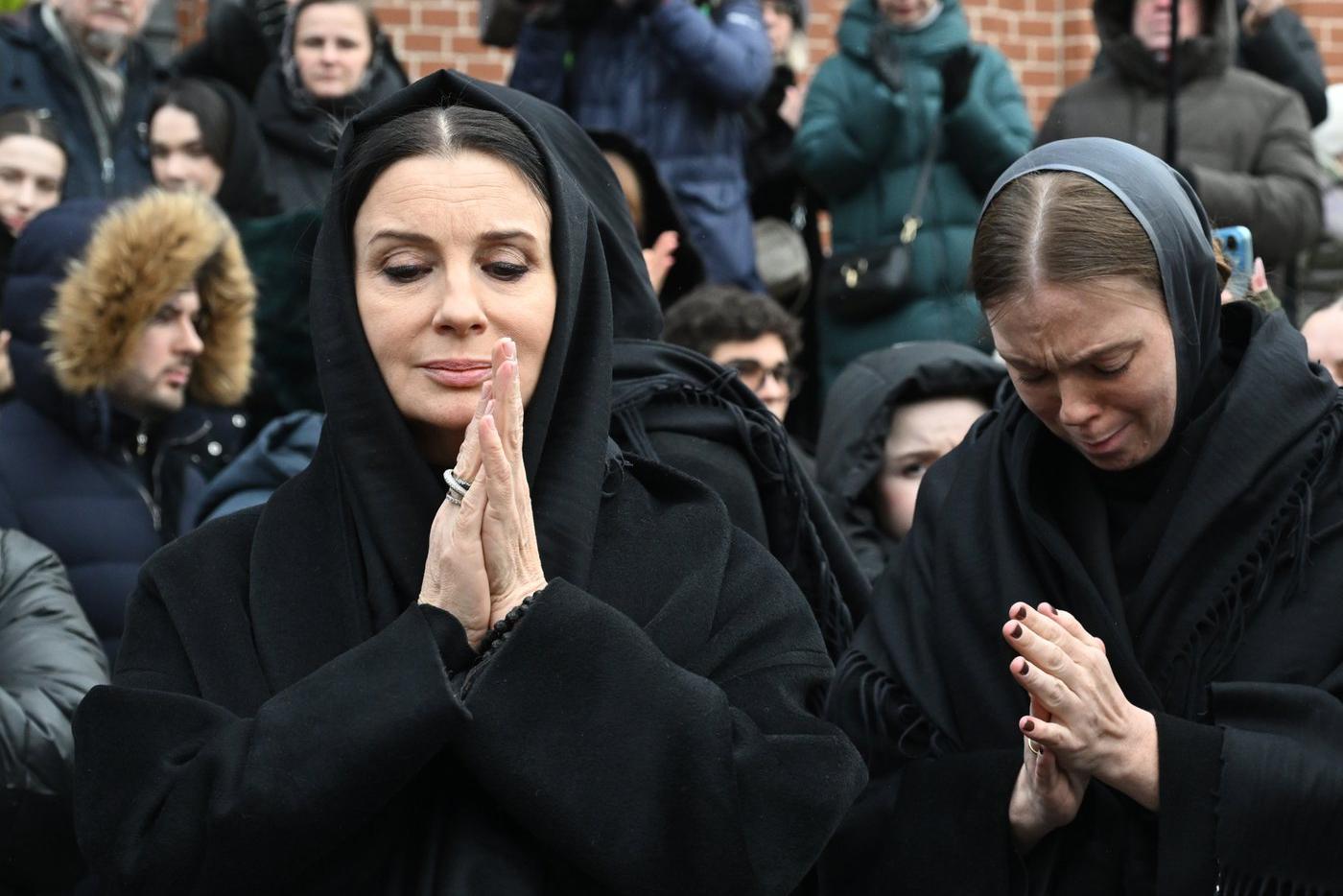 Большое горе: Екатерина Стриженова теряет слух после второго гроба подряд