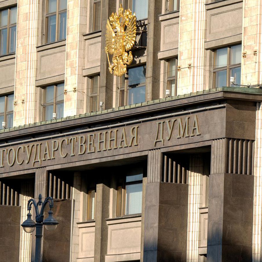 Стенякина: метель и снежные заносы могут стать причиной неявки на работу. Как заявила Екатерина Стенякина, член комитета Госдумы по труду, метель и снежные заносы могут быть уважительными причинами для отсутствия на рабочем месте. Это возможно, если опасная ситуация официально объявлена Министерством чрезвычайных ситуаций, метеорологическими службами или дорожными организациями