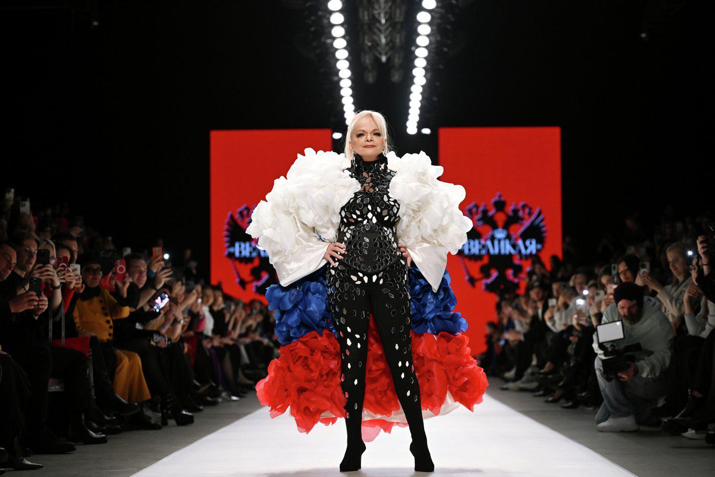 Отбить потерю миллионов: число спектаклей и концертов с участием Ларисы Долиной резко выросло