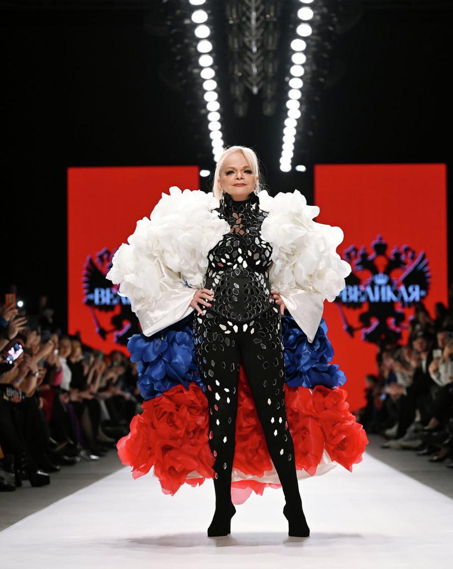 Отбить потерю миллионов: число спектаклей и концертов с участием Ларисы Долиной резко выросло