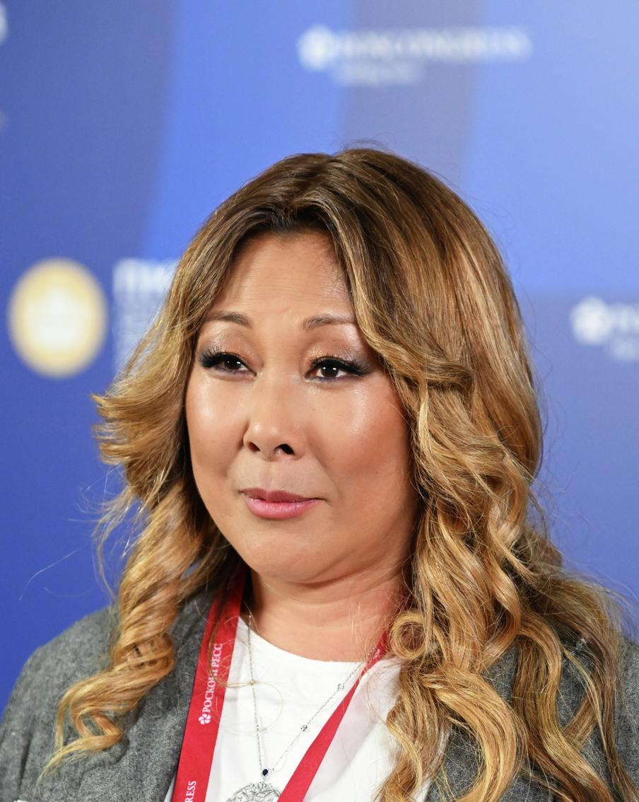 С вещами ― на выход: Аниту Цой обязали освободить жилое помещение вслед за Ларисой Долиной