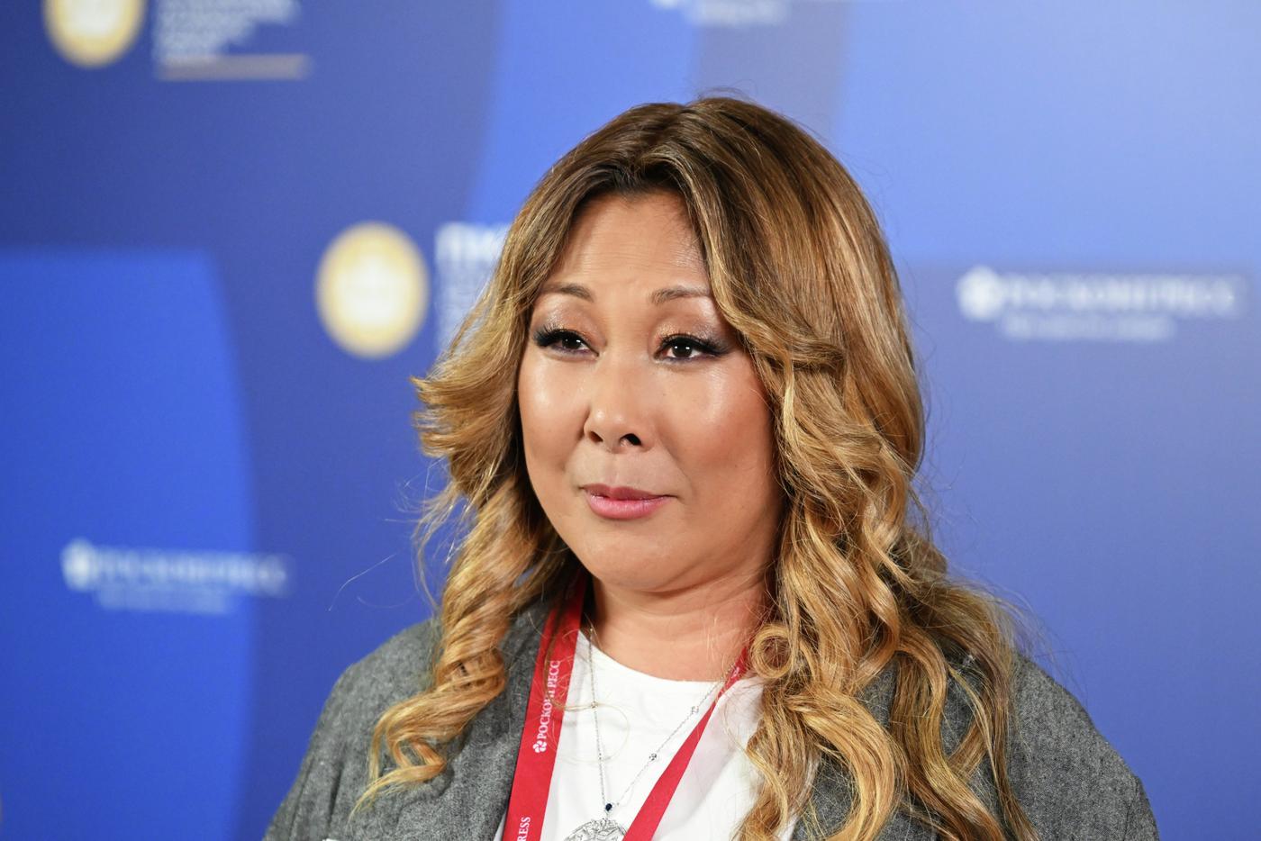 С вещами ― на выход: Аниту Цой обязали освободить жилое помещение вслед за Ларисой Долиной