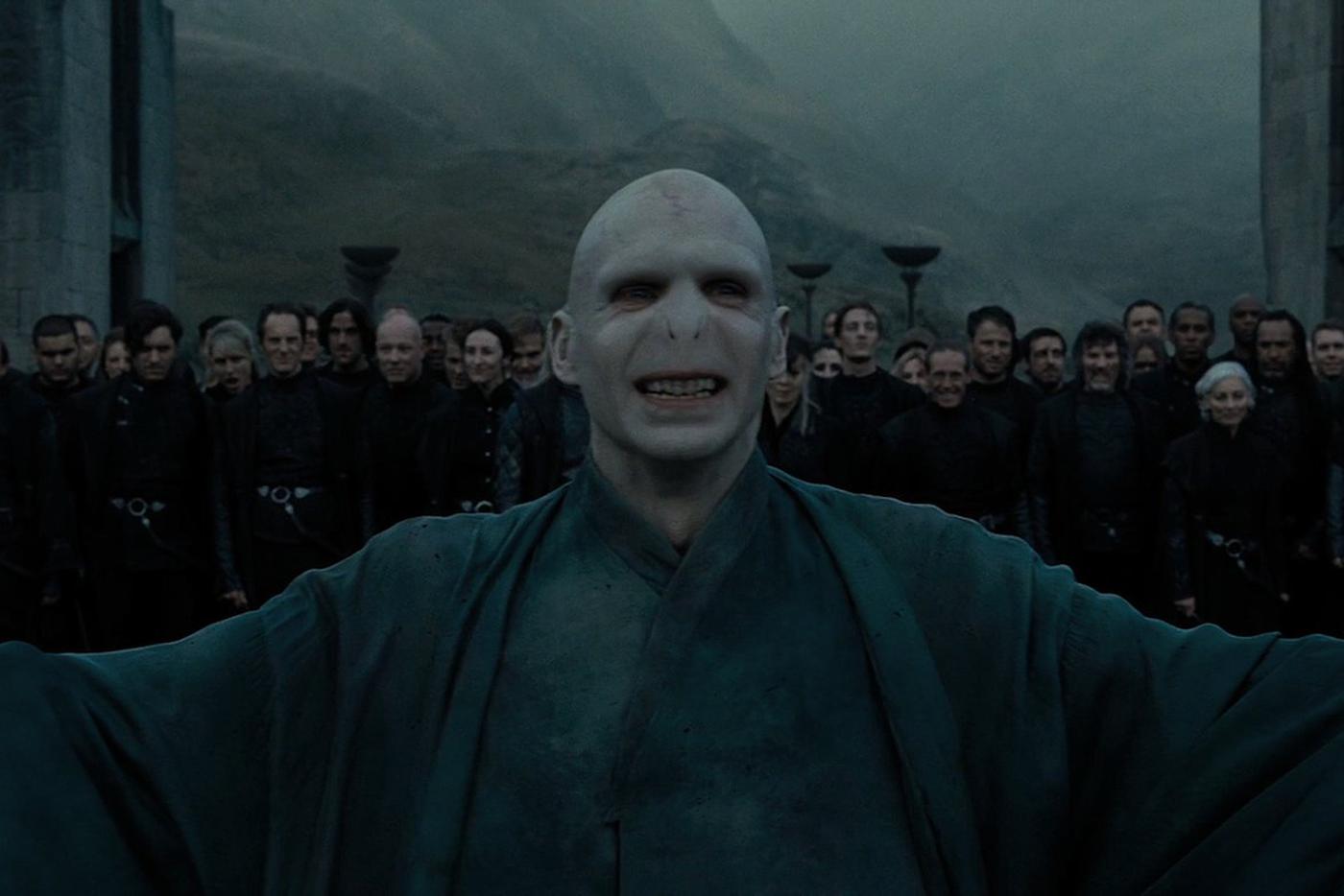 Рэйф Файнс в роли Волан-де-Морта.