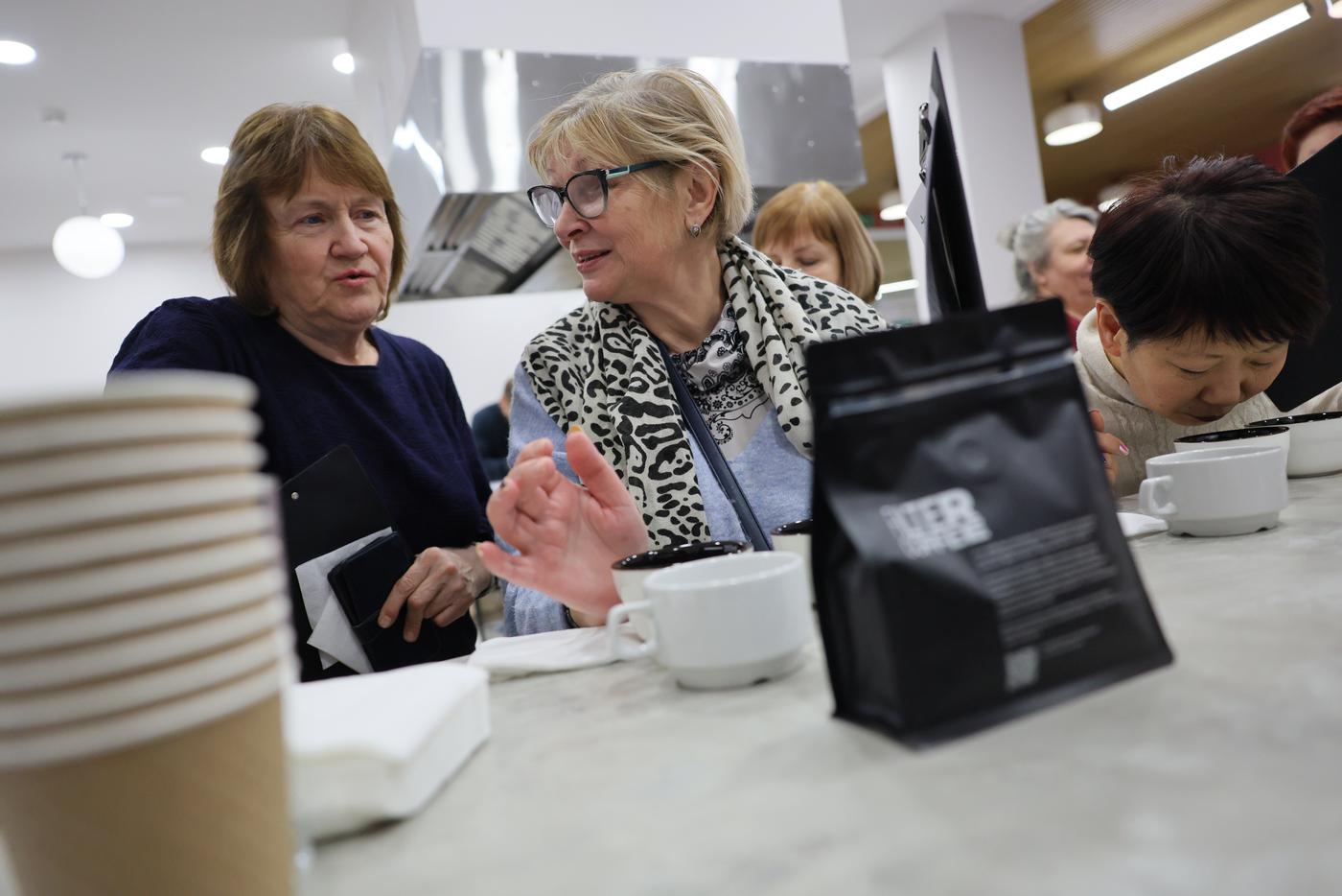 Ученицы активно обсуждали все новоприобретённые знания.