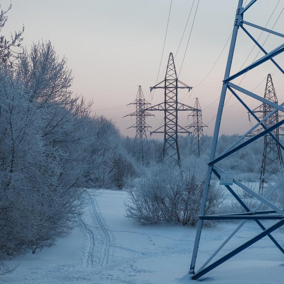 Подачу электричества в Мурманской области восстановили. Министерство энергетики Российской Федерации сообщает о полном восстановлении электроснабжения потребителей Мурманской области. Ведомство отмечает, что первый этап аварийно-восстановительных работ завершён благодаря слаженной и профессиональной работе специалистов ПАО "Россети Северо-Запад"