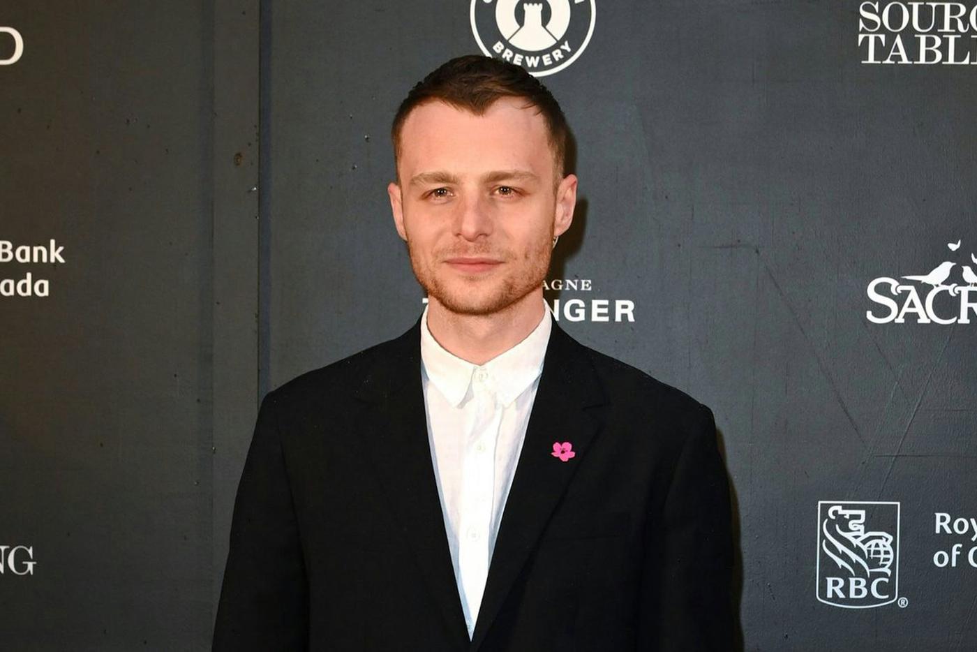 Квиринуса Квиррелла, искусно помогавшего Волан-де-Морту, сыграет актёр Люк Тэллон.