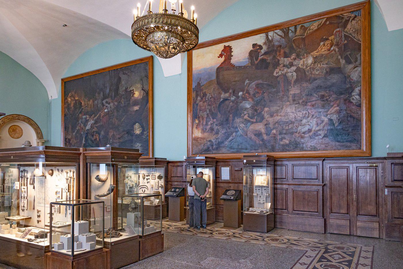 В Историческом музее отреставрировали масштабные полотна Генриха Семирадского