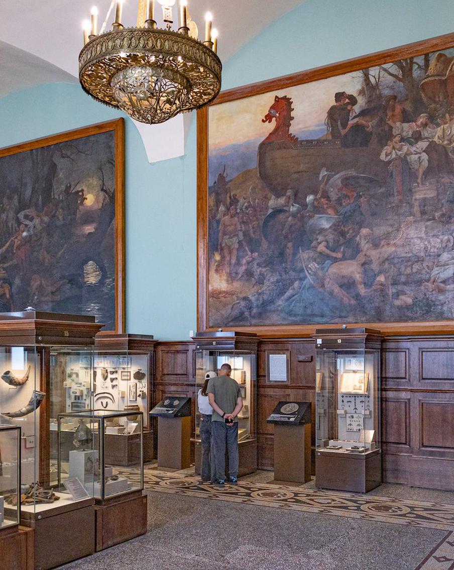 Картину ранили осколками: после реставрации в ГИМе выяснили судьбу полотен Генриха Семирадского