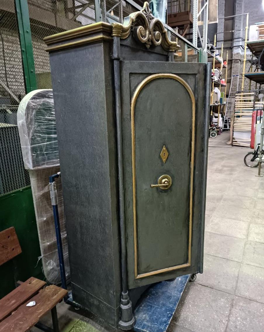 Кабинетный сейф