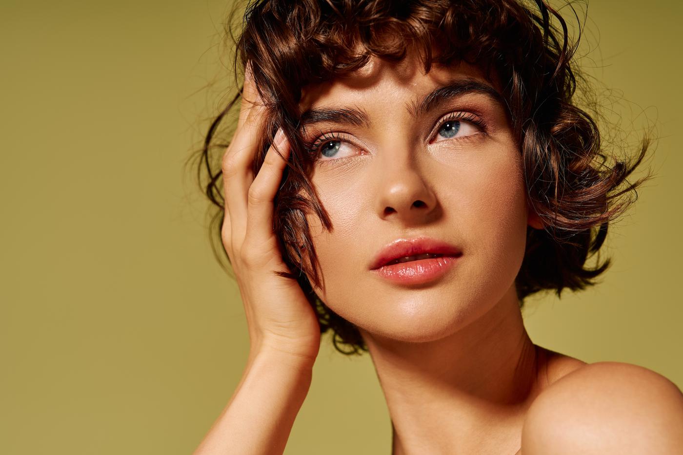 Выпадение волос и сульфаты: разбираем главные мифы ухода за кожей головы