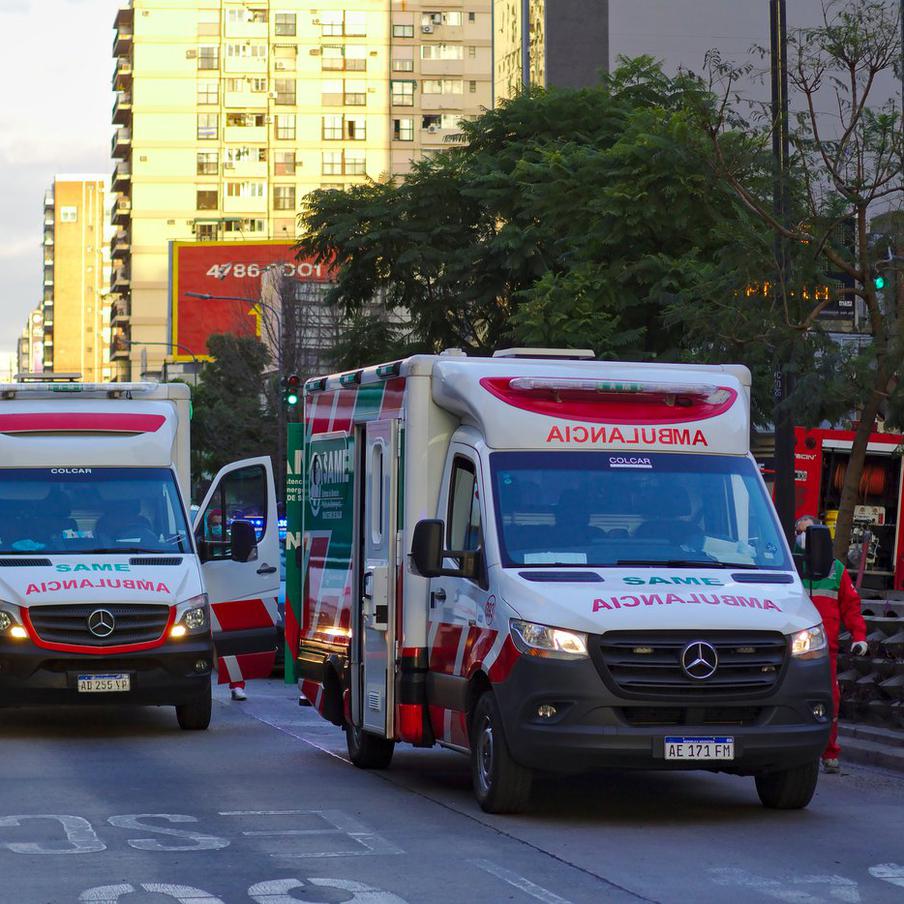 В Аргентине ночью взорвался склад и начался крупный пожар. В пригороде Буэнос-Айреса вспыхнул мощный пожар после громкого взрыва на складе. Экстренные службы оцепили район и выясняют причины происшествия
