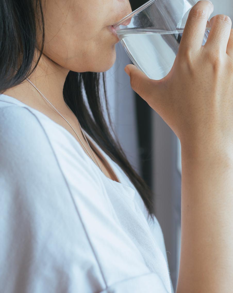 Актриса Мария Аронова и ожирение печени: о чём сигнализирует длительная икота