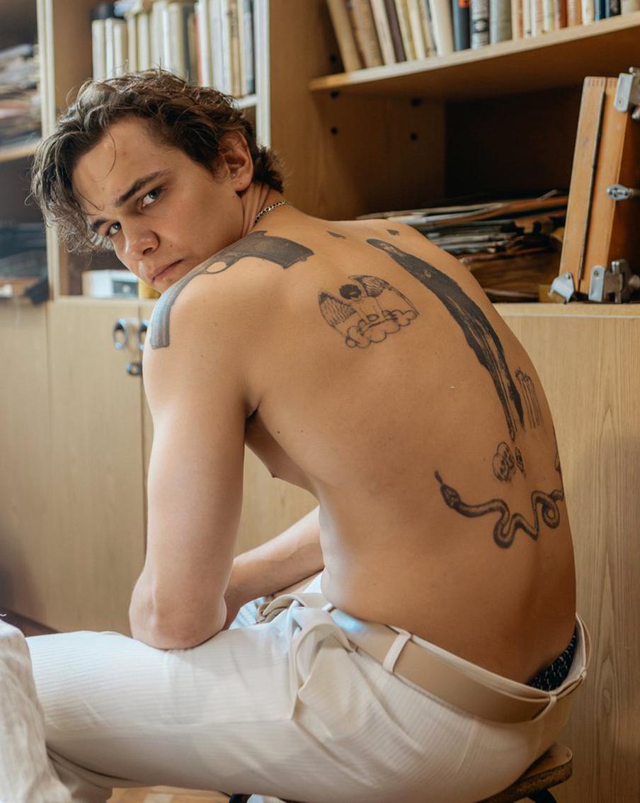 "Я никогда в жизни не дрался": интервью со звездой "Слова пацана" и "Детей перемен" Славой Копейкиным