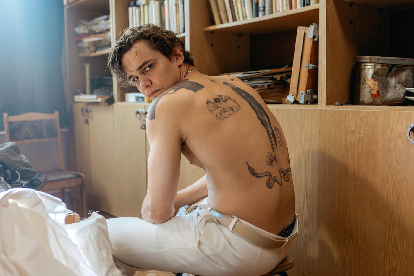 Звезда "Слова пацана" Слава Копейкин рассказал о травле в школе и силе интуиции