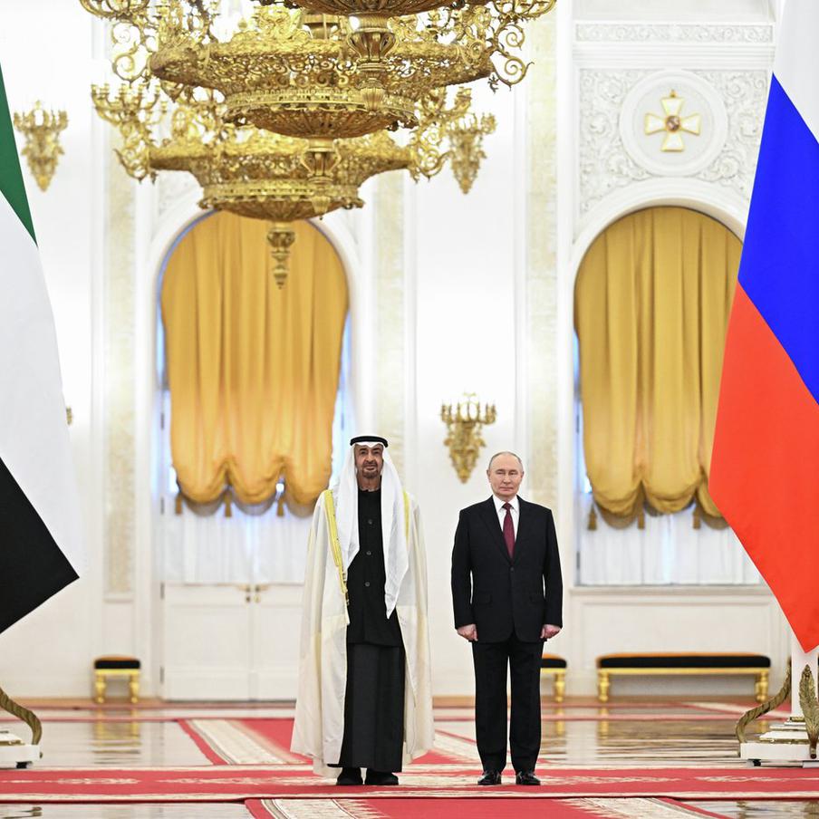 Путин обсудил с лидером ОАЭ сотрудничество, Украину и Ближний Восток. В Кремле прошли переговоры Владимира Путина и Мухаммеда бин Заида Аль Нахайяна, где стороны затронули экономику, посредничество в мирном процессе и ситуацию в регионе Ближнего Востока