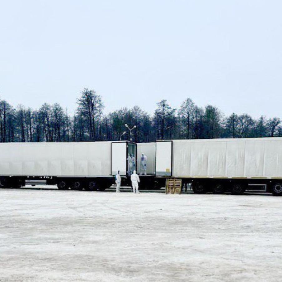 Россия и Украина провели обмен телами погибших военных. Москва передала Киеву тысячу погибших бойцов, получив в ответ несколько десятков тел. Обмен прошёл в рамках ранее достигнутых гуманитарных договорённостей