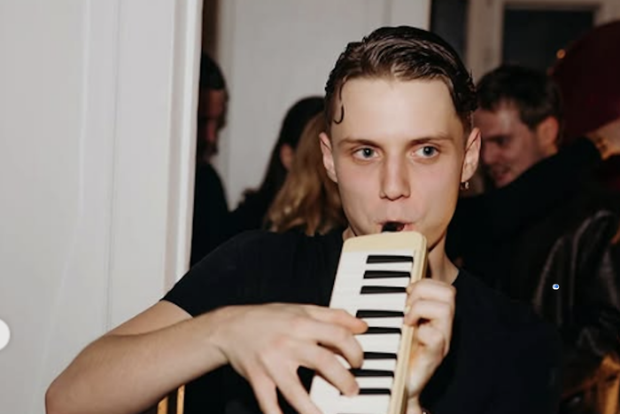 Звёзды в шоке: ИИ-хиты вытесняют из чартов живых артистов: подвинуться пришлось даже Ване Дмитриенко