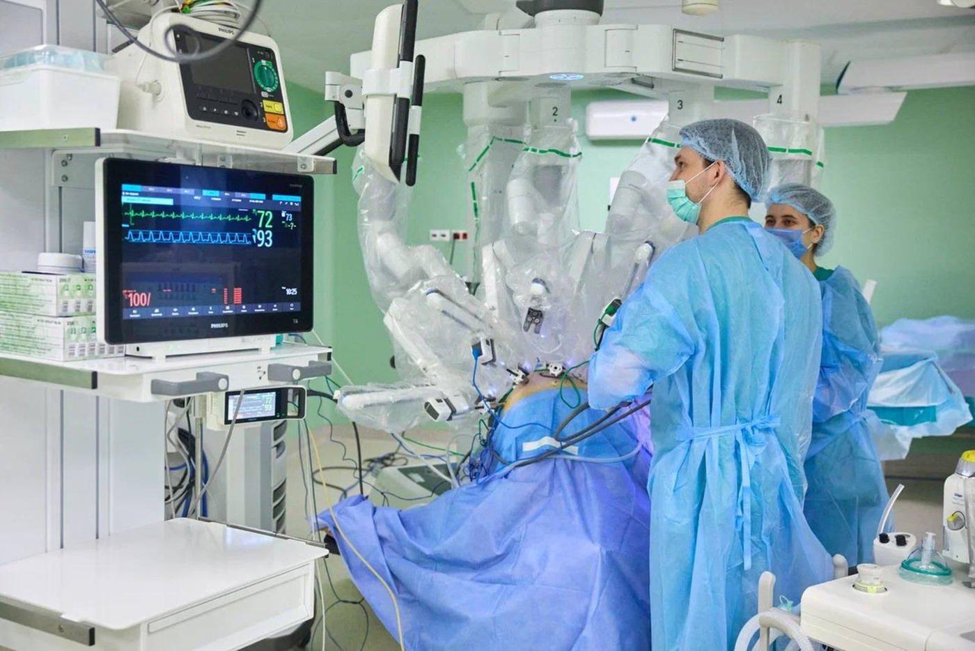 Роботичская установка Да Винчи позволяет делать операции в труднодоступных местах.  