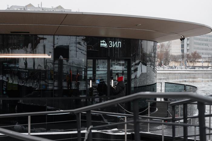 Регулярные электросуда продолжают работать в штатном режиме, несмотря на снегопады