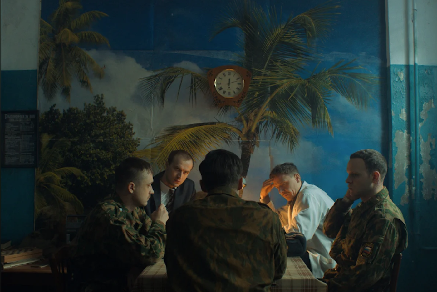 кадр из сериала "Аутсорс" Душана Глигорова